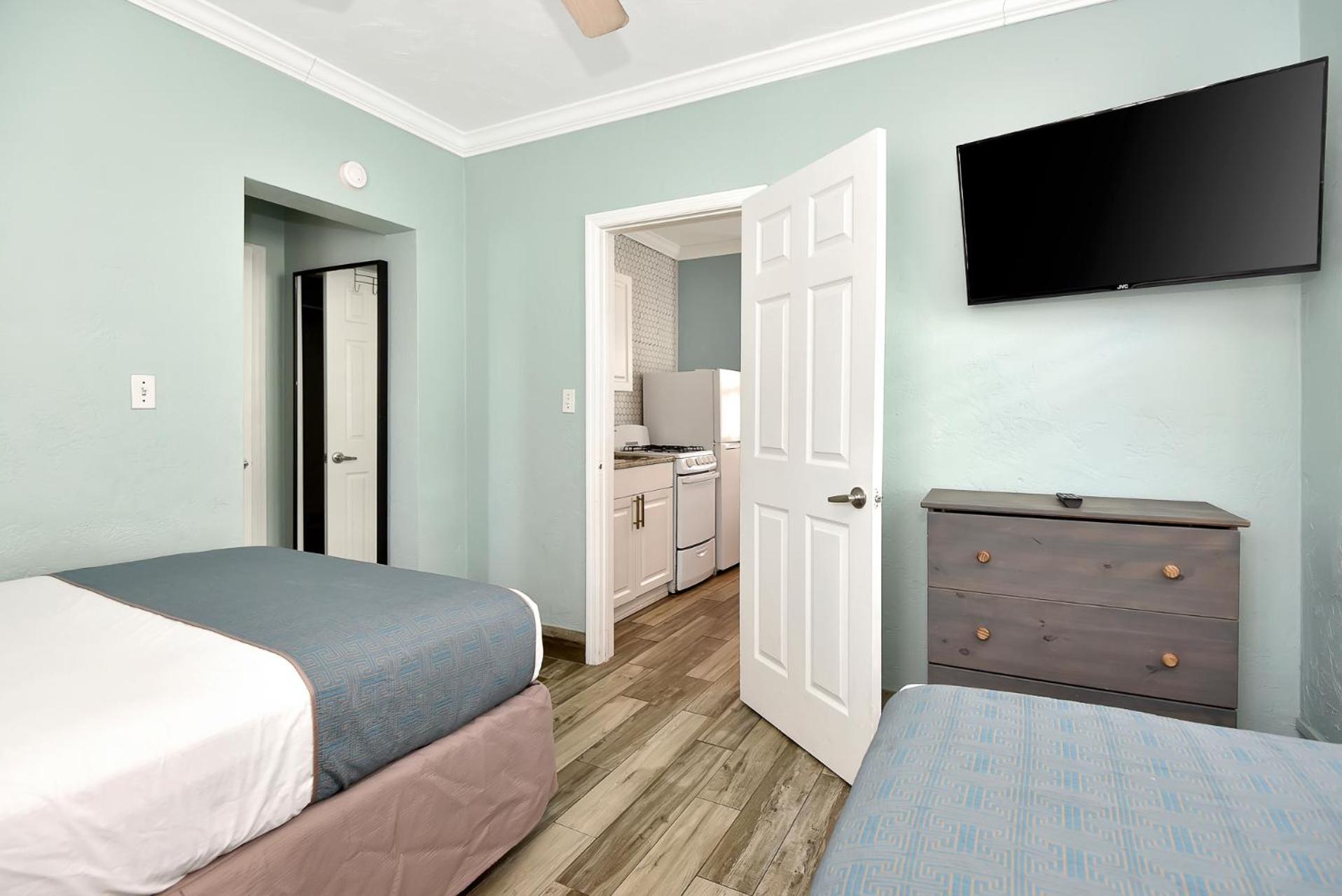 Shoreline Suites & Cabana Cottages - Beachfront Daytona Beach Exterior photo