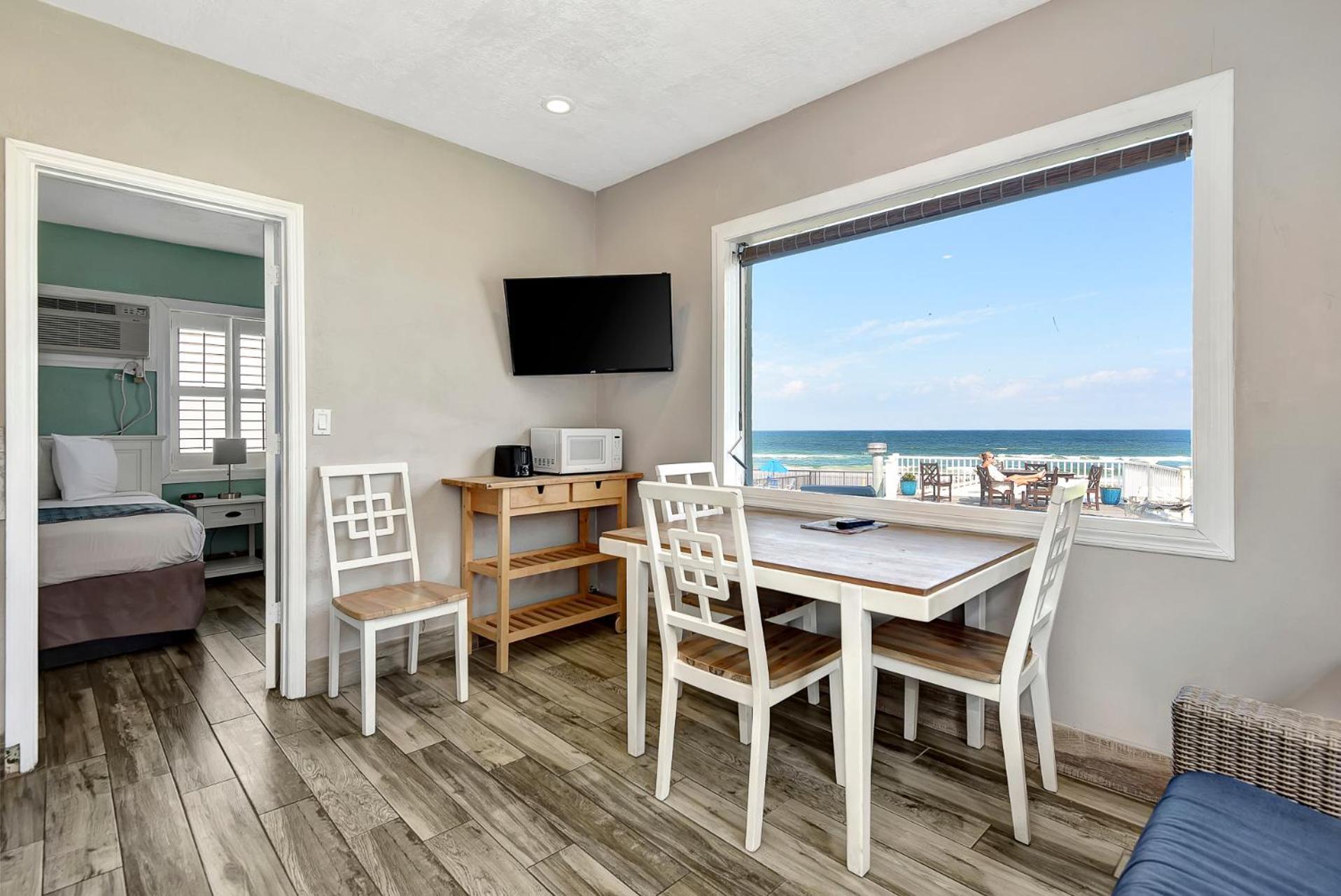 Shoreline Suites & Cabana Cottages - Beachfront Daytona Beach Exterior photo